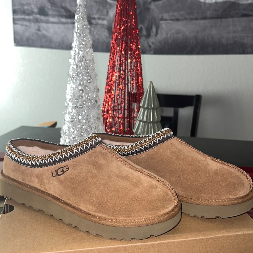 Ugg Tasman (Chestnut) women’s size 9